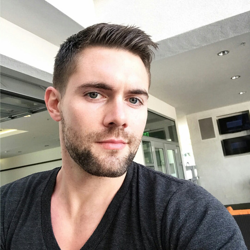 cutebttmguy:  I wanna run my tongue and mouth all over him