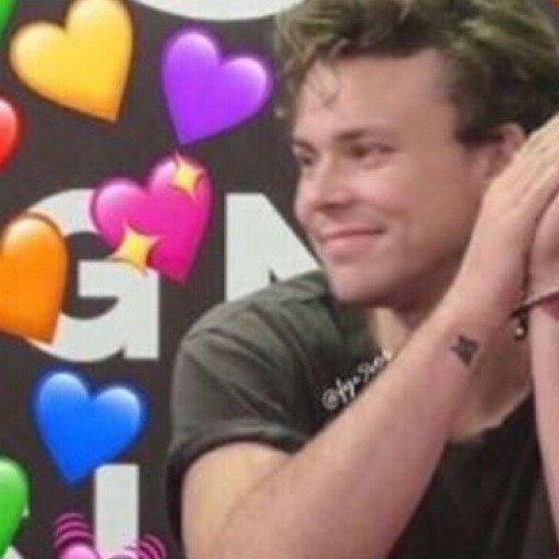 wheredobrokenheartsg0squad:  CHOOSING A WALLPAPER IS SO STRESSFUL