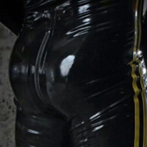 rubberforfun: Black rubber suit shinning by Vivishine Playroom