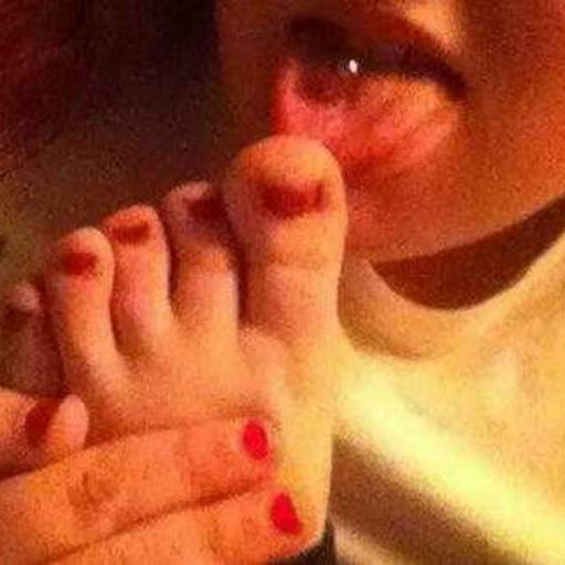 chubbyprincesstoes1:  #offtobed #pinktoes #sexyprincesstoes #lickmytoes