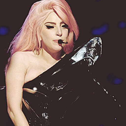 princessxdie:  VMA’s 2009 [Paparazzi]: 9.87 million viewers.