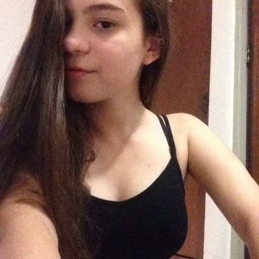 Cuando tu amiga no quiere borrar la foto que te saco 