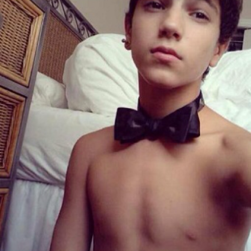 princestobby:  Hot