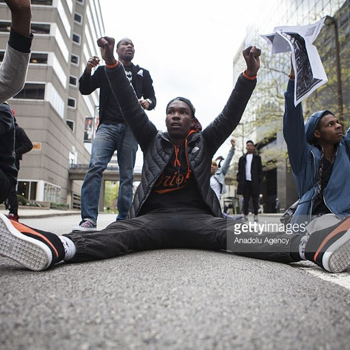 everythingrhymeswithalcohol:  Bloods & Crips in unity: We