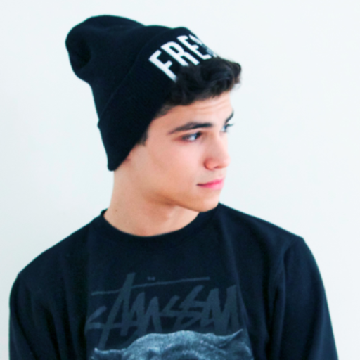 Reblog if you think I'm cute.