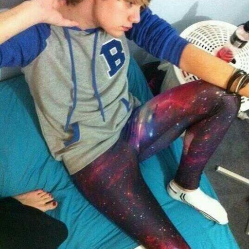 Reblog if you're an Ashton girl