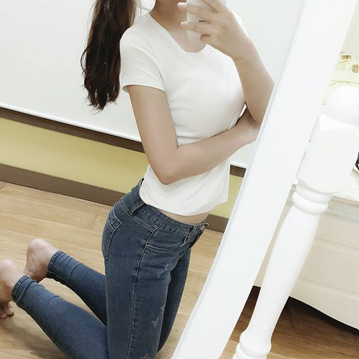 teenagepeaca: 같이 샤워하고프면 팔로우 하고 메시지~