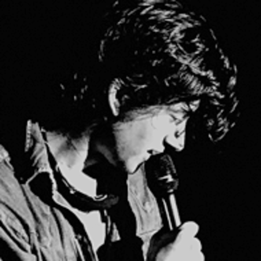 ohmilex:Alex Turner has strong arms because he is always brushing