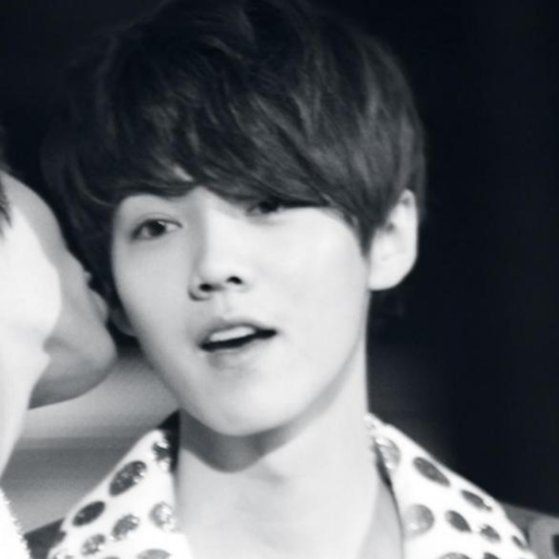 luhanlu:  [FANCAM] 120728 EXO Mini Live in Bangkok - Two Moons