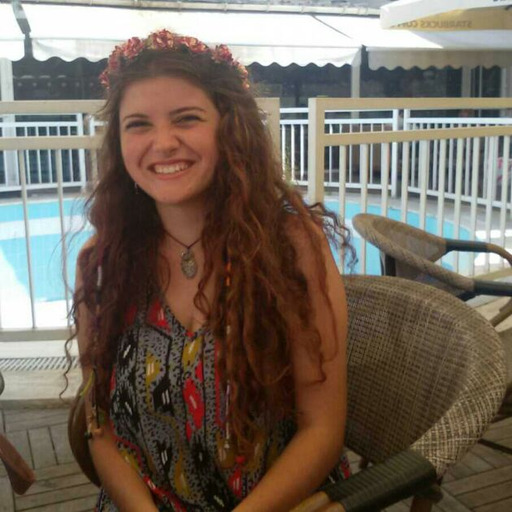 birine güzel olduğunu değil,kıyafetinin,izlediği filmin,okuduğu