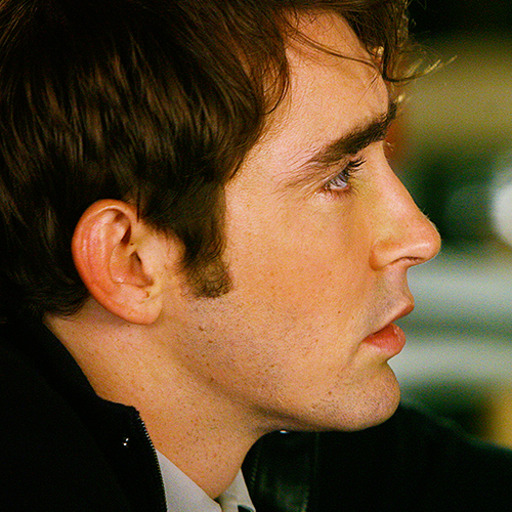 charles-bordeaux:    Of course, my lighter is empty. I’m sorry,