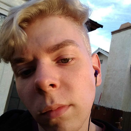 inbedwithboys:  My kink is not opening messages and pretending