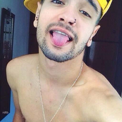 amor é quando a pessoa te xinga e voce ri