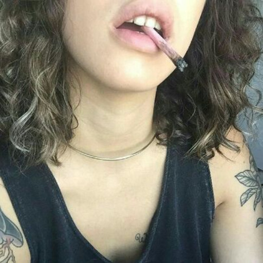 👽