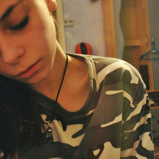 There's a story in her eyes ☼ ☾☆
