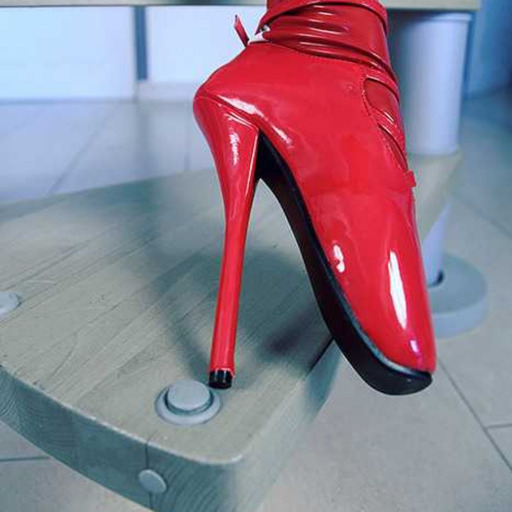 tiffanywishes:beltipomaster:Interesting predicament bondage 