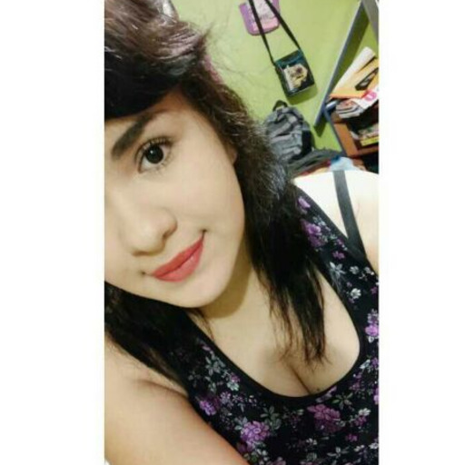 Hoy iba en la micro, al final, al lado mio iba una joven, escuchando