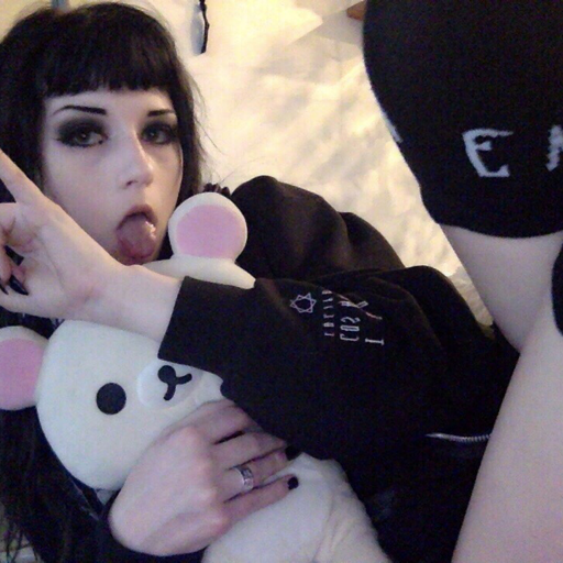 corpsebabydoll: im an evil goth demon girl who loves to sin but