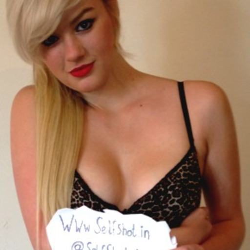 champaignegirl:  We’d be happy to help her with the camera work. selfshot-in:  Self Shot - Amazing Squirting Blonde! 