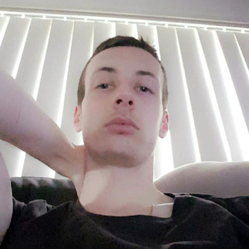 moshi-moshi-kyle-desu:Finding a really hot guy on tumblr  He’s