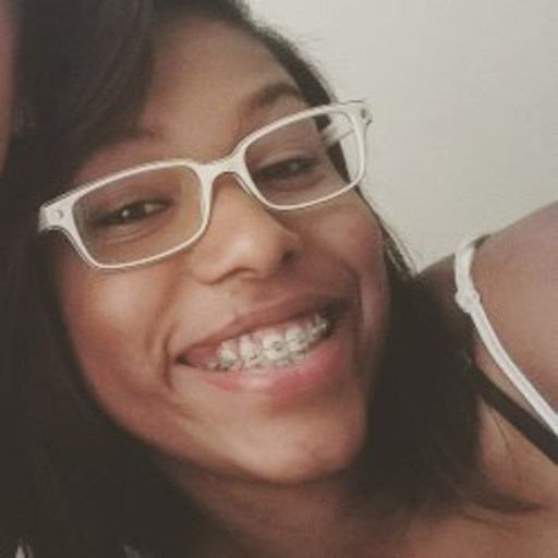 Ela merece ser amada;