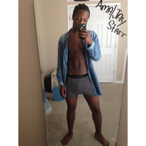 amaldadoll:  Who ever said skinny boys couldn’t twerk 😈