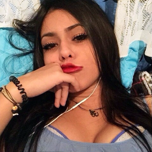 Pra namorar comigo a pessoa só precisa ter duas coisas: coragem