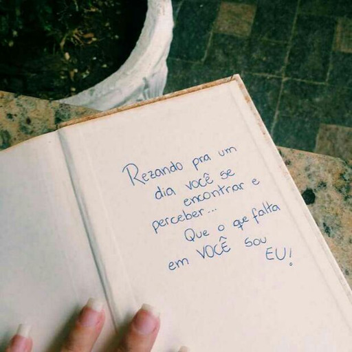 tem pessoas que você olha e pensa "me beija"