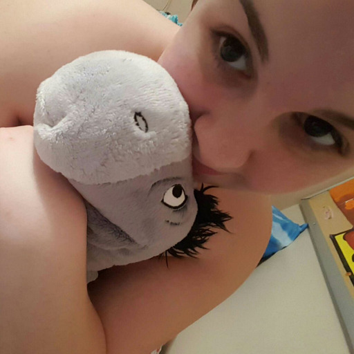 tony82982:  cute-little-monster:  Me playing again  Dam