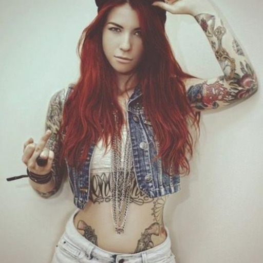 Ela tem cara de princesa, mas tem caveira tatuada.: Aaaaaah linda