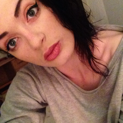 flirtytwink:  someone kiss the sad out of me