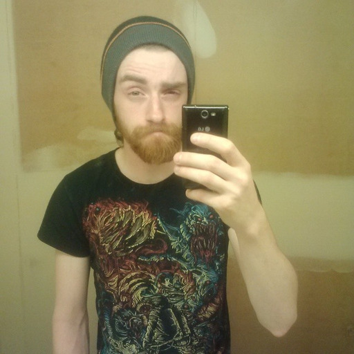 adudenamedjesse:  If you hear “Queen of the Reich” come on