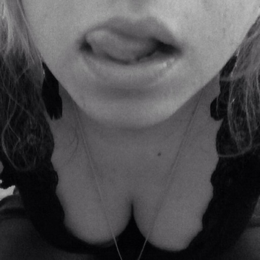 mapetiteputain:  videorgasm:  videorgasm    Baiser en collants…