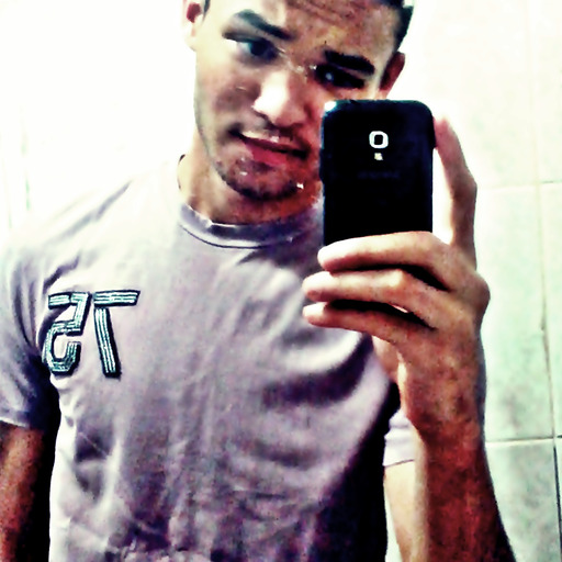 ME BEIJA RÁPIDO QUE O DESPERTADOR VAI TOCAR.