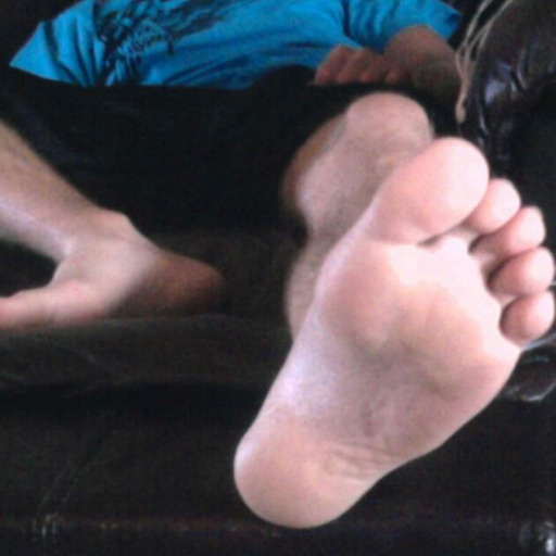 notebook-male-feet: