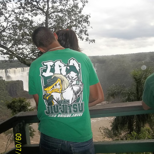Dói ficar longe de você.
