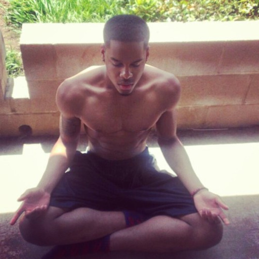 profoundnegro:  Dying . Out of breath. I cant go on .
