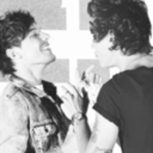larrystylinsonofficial:  Harry marking his territory. 