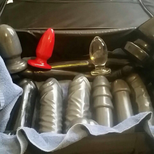 sex-is-about-power:  sirsplayground:  Today’s theme: Dildo