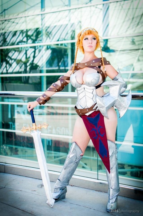 lisa-lou-who:  Leina of Queen’s Blade  Made almost entirely out of worbla and craft foam. Premiered at SDCC 2014  Photography by Joits: www.facebook.com/joitsphotography 