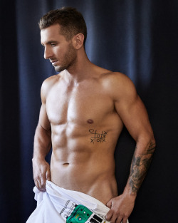 mistermr-y: Naked Celeb Watch for April: The Project’s TOMMY