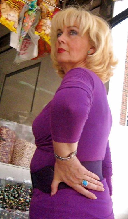 She’s got a little tummy but otherwise what a FINE piece of mature pussy!