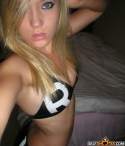 young teen mirrorselfpics