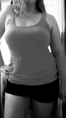 mysweetsoakedpanties:  Curvy and loving it. My workouts are helping