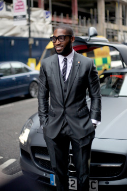 wgsn:  @TinieTempah in a beautiful three-piece suit outside #LondonCollections