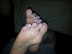 newagephotos:  heathersfeetandtoes:  Cummy soles and toes  Perfectly