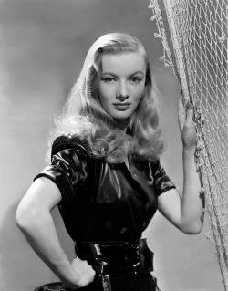 classic-hollywood-glam:  Veronica Lake