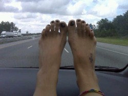 Amateurlovin: Sexxy feet!! Thanks for the submission!! Please