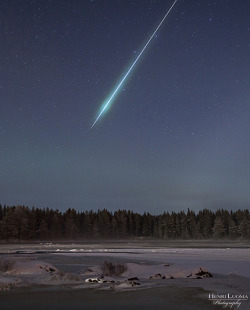 fuckyeahmeteorshowers:  Geminid meteor — Henri LuomaDecember