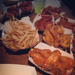 hisjm:  Bdubs 😊 #wings #tuesday #bdubs #bww #foodgasm #food